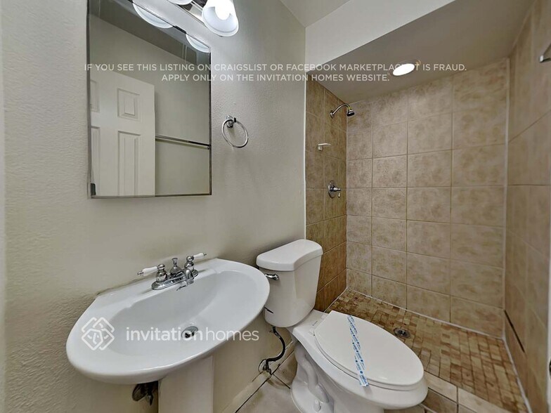 Building Photo - 7818 W Fairmount Ave