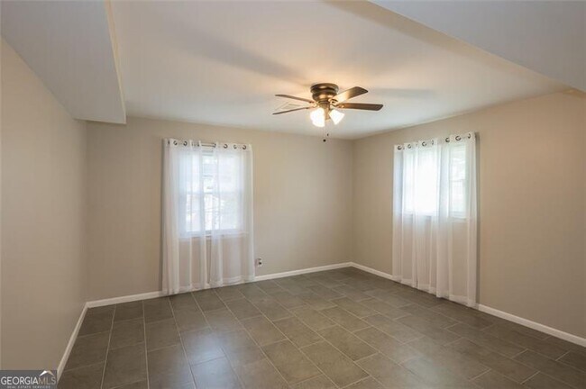 Building Photo - 1025 Hilburn Dr SE