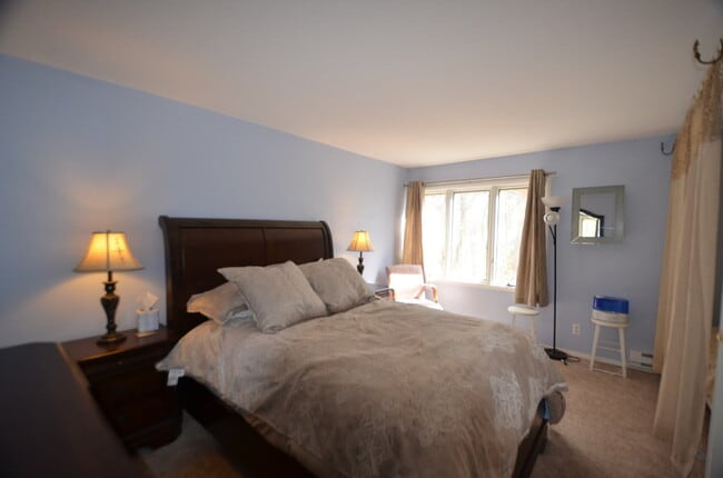 Building Photo - Warrior's Mark Condo!  Walk to town and on the bus route! Pet negotiable!