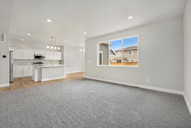 Building Photo - Like-New 3-Bedroom Home in Promontory Neighborhood