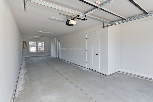 Building Photo - Luxury Urban Living 3-bed 3.5-bath NODA