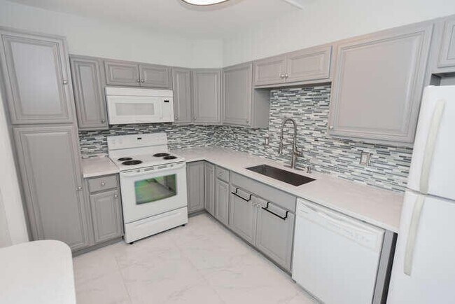 Building Photo - 1605 S US Hwy 1