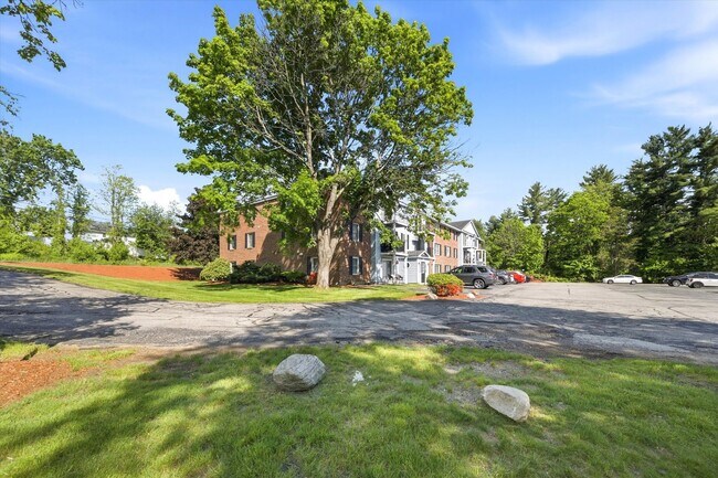 Building Photo - 1799 Bodwell Rd