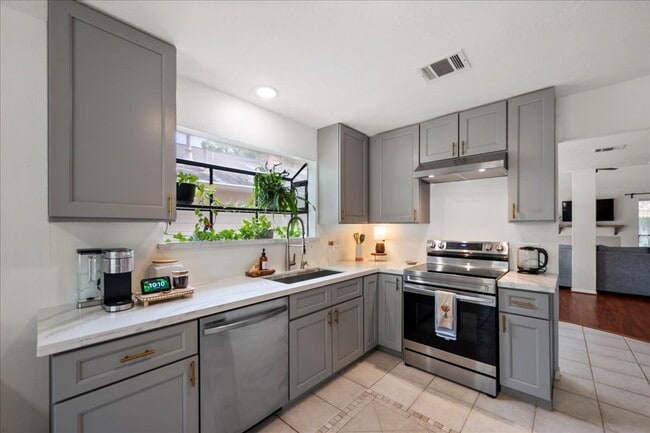 Building Photo - 7752 High Village Dr