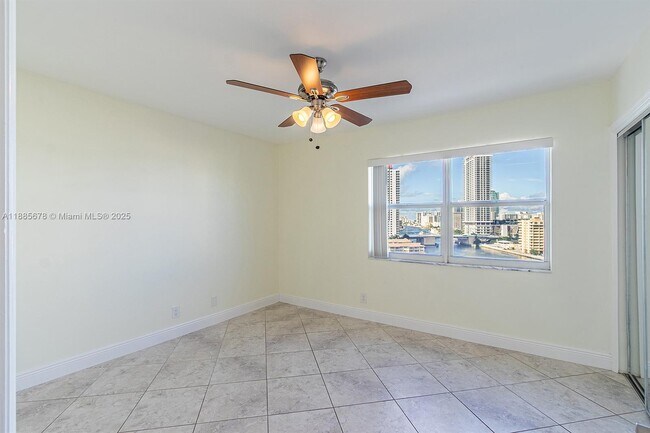 Building Photo - 121 Golden Isles Dr