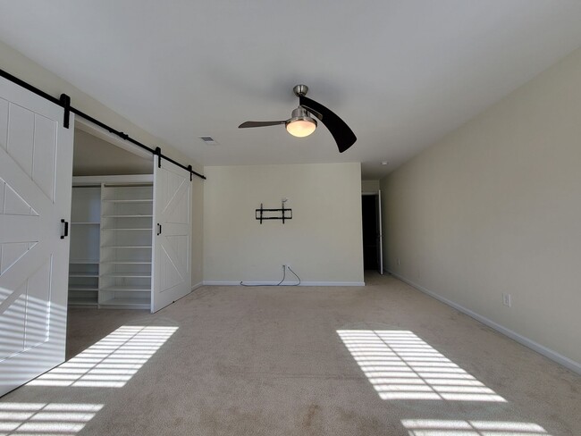 Building Photo - Large 2 story transitional in highly sough...