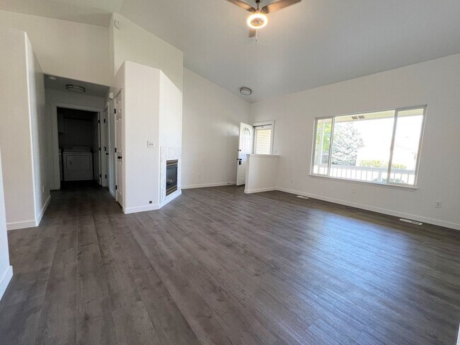 Building Photo - Beautiful 3 bed 2 bath home in the Haven Cove Subd just off Cherry Ln and N Ten Mile Rd