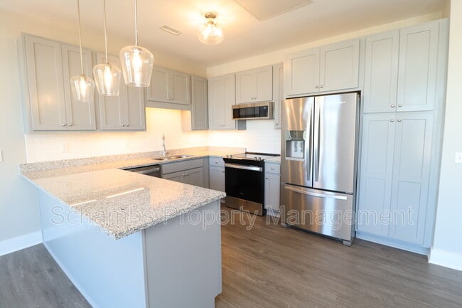 Building Photo - 145 S Main St