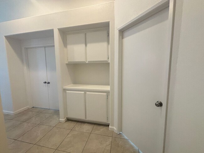 Building Photo - Renovated Spacious East Lancaster Single Story Home