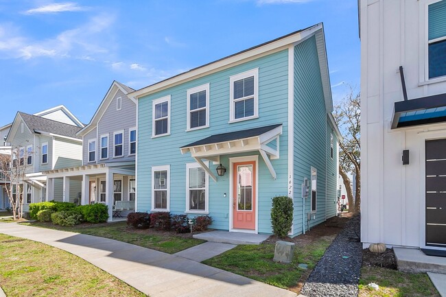 Building Photo - Modern Living in Vibrant Park Circle