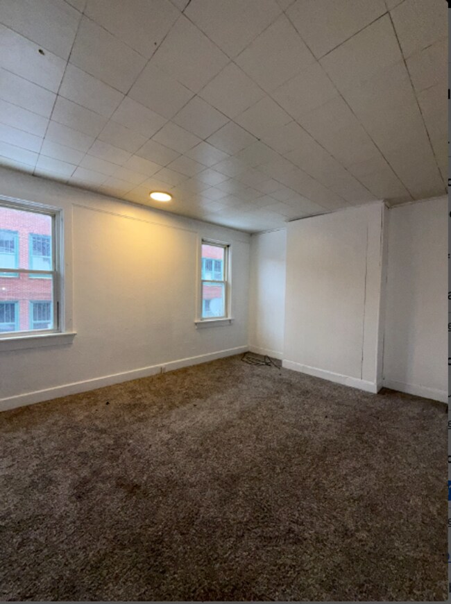 Building Photo - 105 Court St