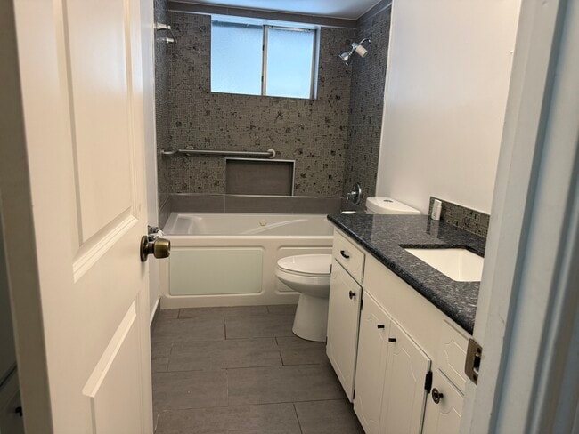 Building Photo - 510 Witter St