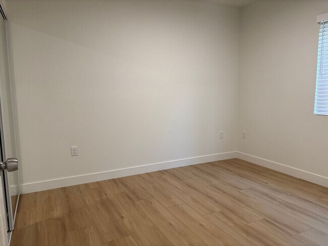 Building Photo - 11248 Lull St