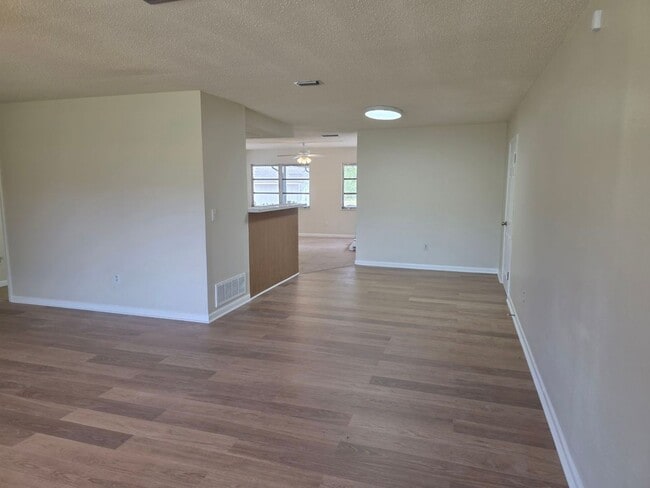 Building Photo - *Ask about move in Special* 3BR/2BA Home with 2-Car Carport & RV/Boat Parking