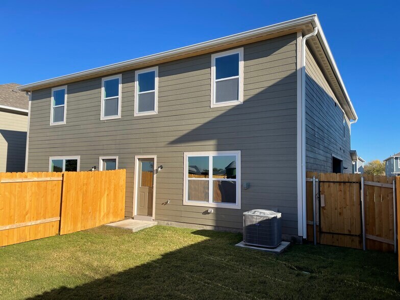 Private backyard - 315 Stone Ct