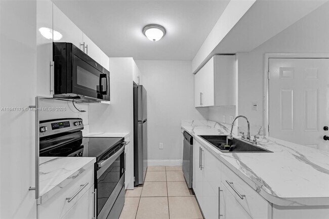Building Photo - 10441 SW 156th Ct