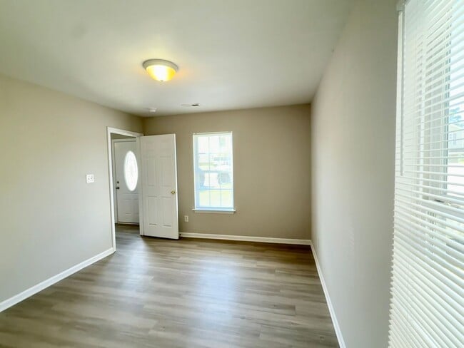 Building Photo - 3550 Crestridge Dr