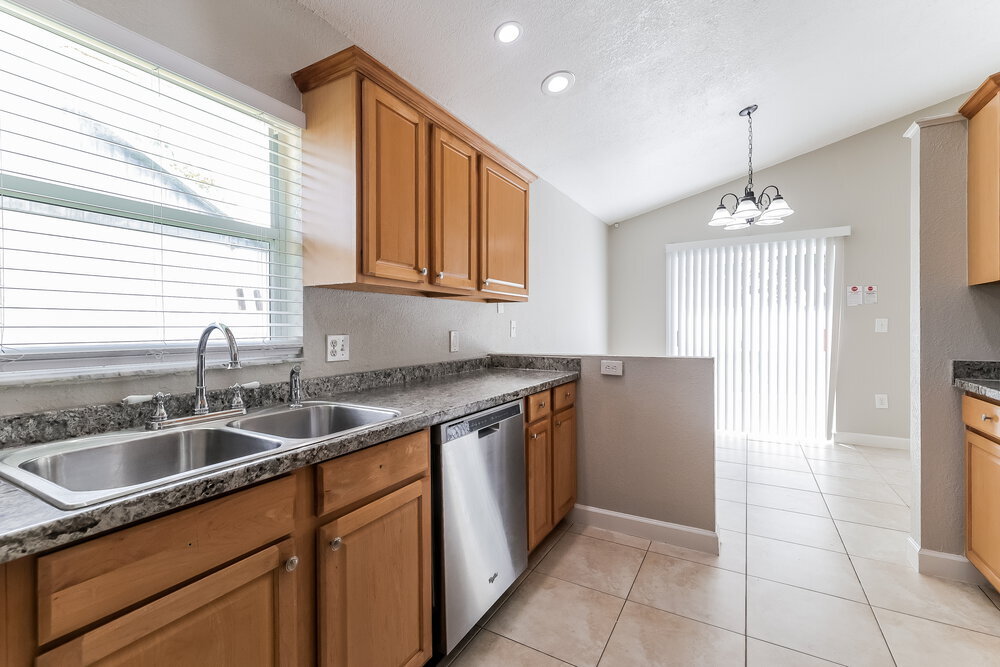 Building Photo - 2120 Cuxham Ct