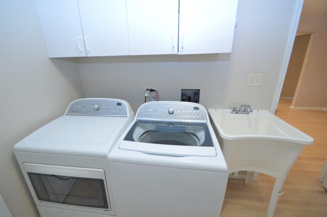 Building Photo - 4805 Greenwich Ct