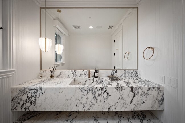 Building Photo - 9 Pelican Crest Dr