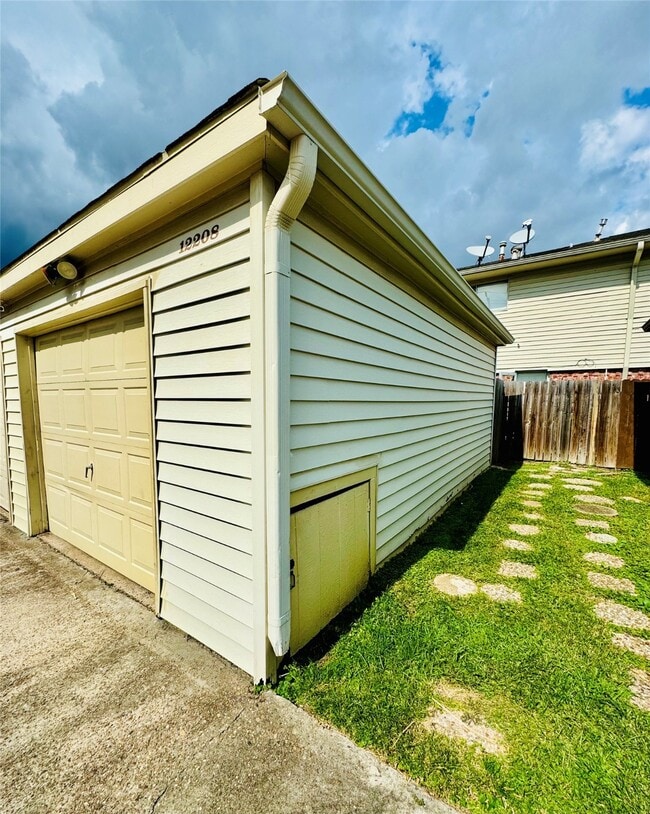 Building Photo - 12208 Beamer Rd