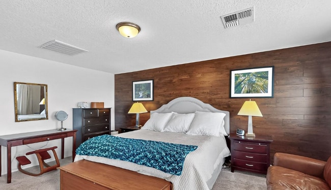 Building Photo - COMING SOON- 4 bedroom in NW