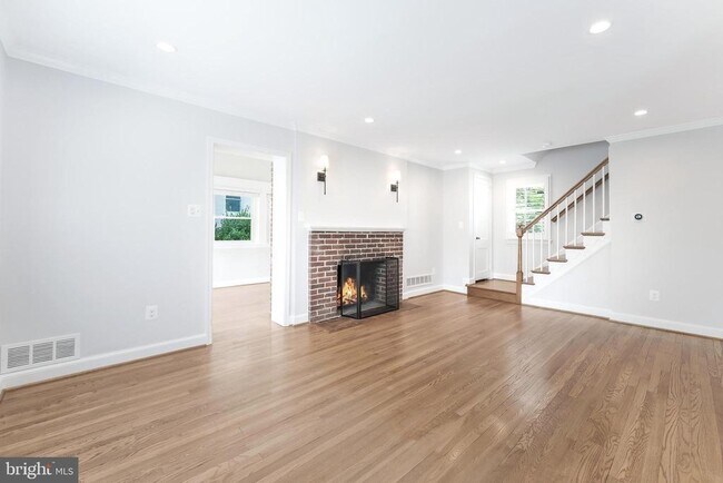 Building Photo - 1709 Patrick Henry Dr