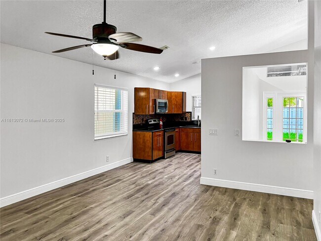 Building Photo - 841 Stanton Dr