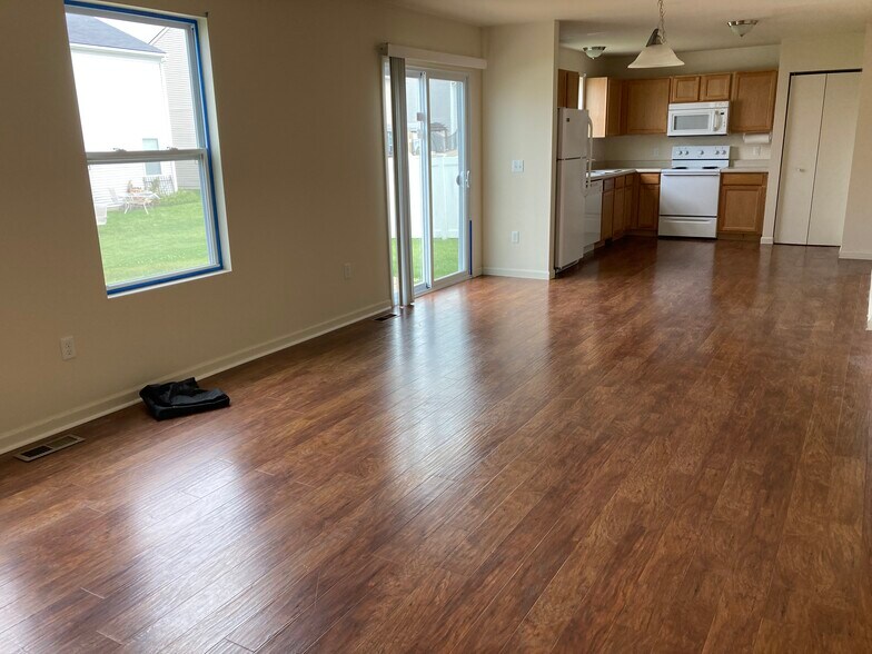 Building Photo - 8413 Walnut Hill