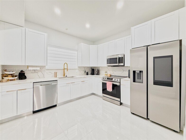 Primary Photo - 927 SW 18th Ave