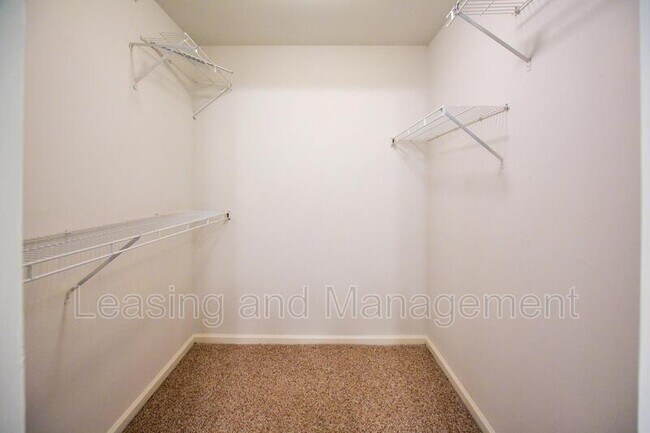 Building Photo - 606 Portico Park
