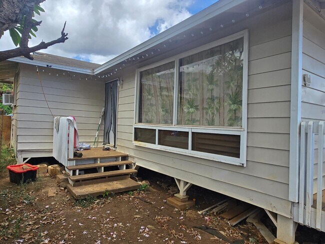 Building Photo - 84-956 Hanalei St - Unit B