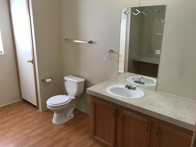 Building Photo - 2500 Redwood Cir