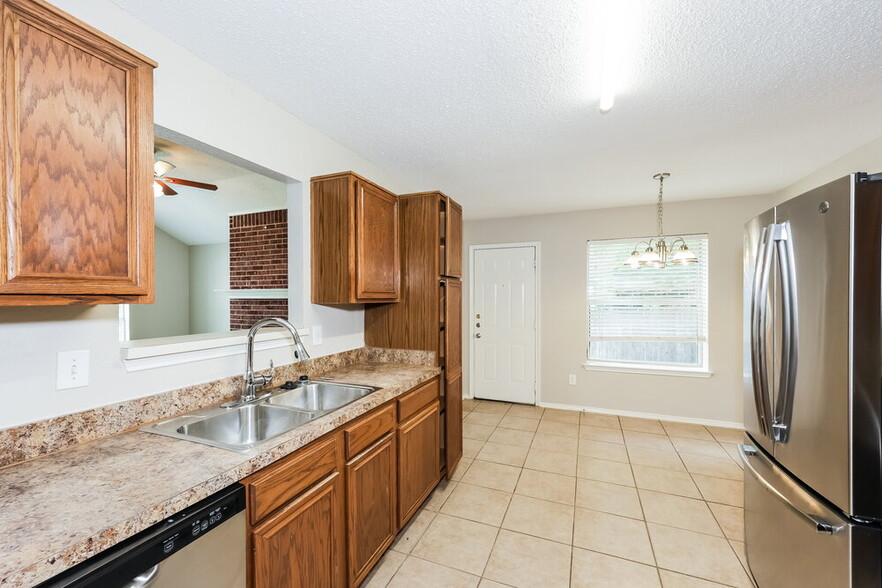 Building Photo - 1223 Reeves Ln