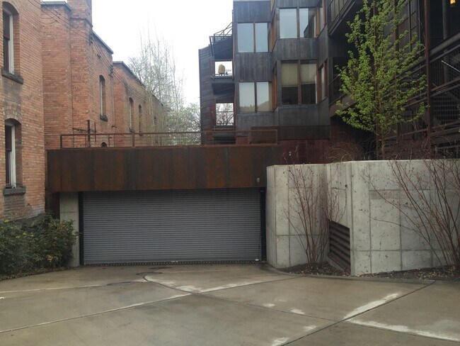 Building Photo - Amazing High End Condo in Award Winning "C...