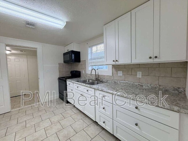 Building Photo - 3014 Rosalie St