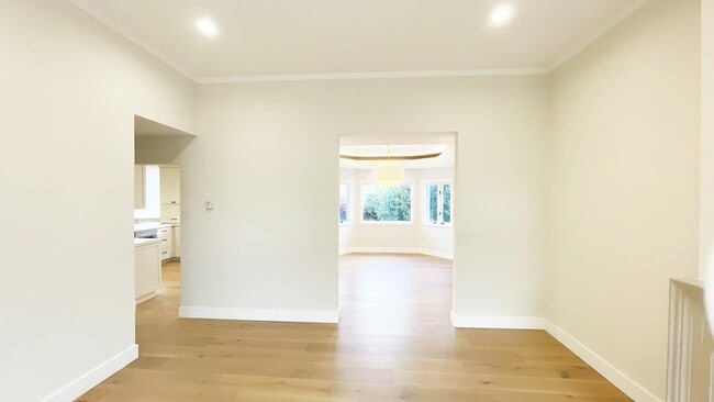 Building Photo - 1911 Easton Dr