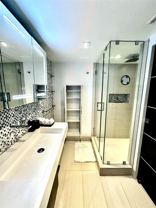 Building Photo - 630 85th St