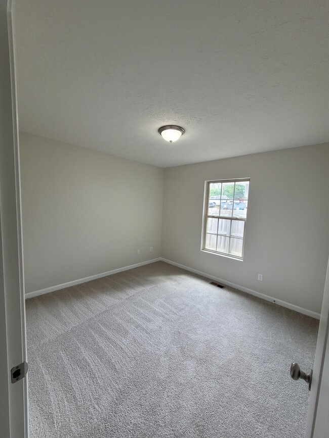 Building Photo - 2013 Paris Rd