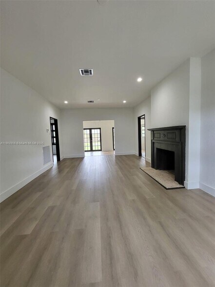 Building Photo - 958 NE 91st Ter