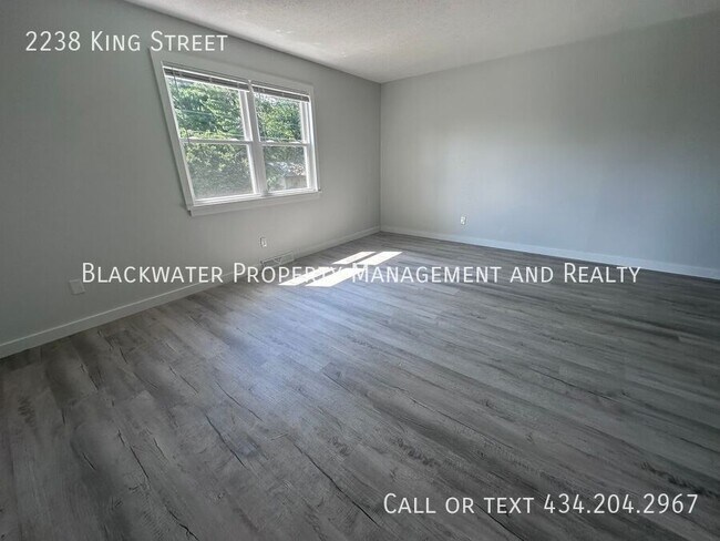 Building Photo - 2238 King St