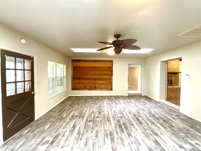 Building Photo - 5303 Shady Oak Cir