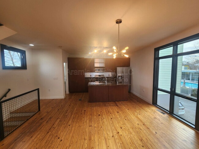 Building Photo - 1282 MacKintosh pknw