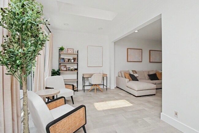 Building Photo - 6744 Via Regina