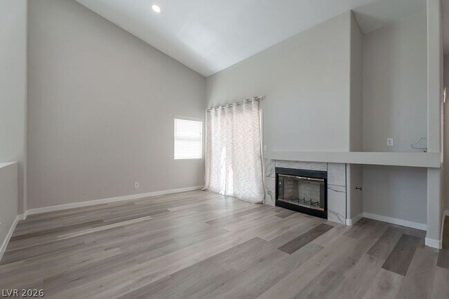 Building Photo - 1735 Navarre Ln