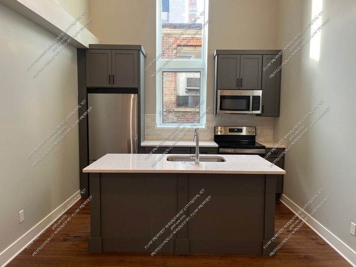 Building Photo - 810 Plum St