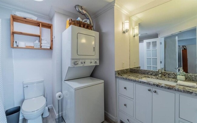 Building Photo - 1503 Newton St