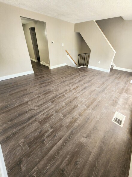 Building Photo - 449 Idlewood Rd