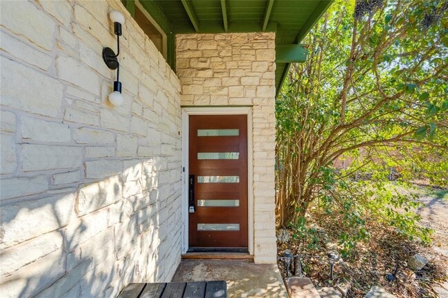 Building Photo - 2404 Barton Skyway