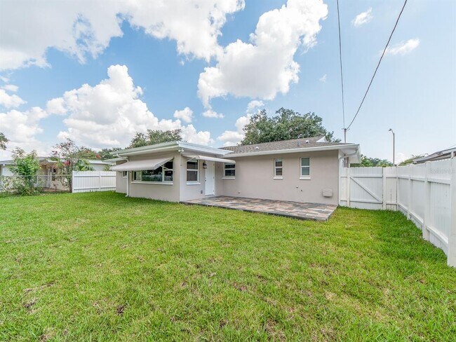 Building Photo - 682 Druid Park Dr W